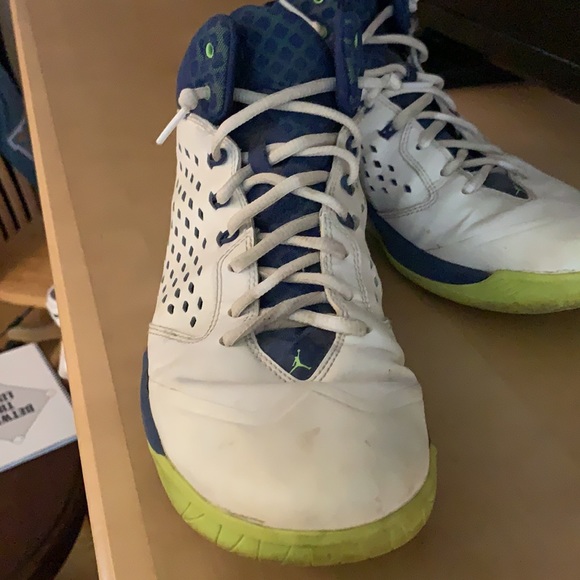 Men’s Jordan’s Basketball Shoes - Picture 2 of 5